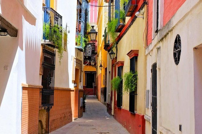 walking-tour-through-the-old-jewish-quarter-of-santa-cruz