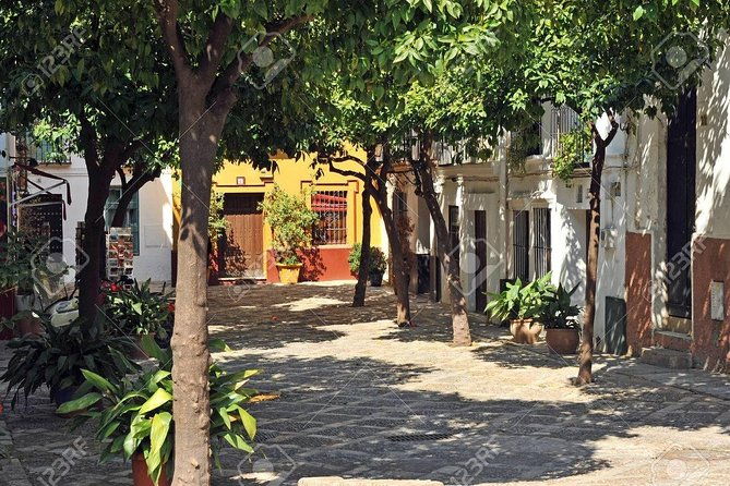 walking-tour-through-the-old-jewish-quarter-of-santa-cruz