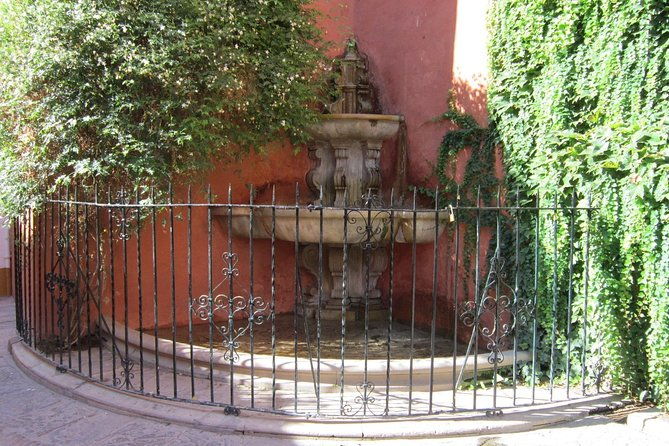 walking-tour-through-the-old-jewish-quarter-of-santa-cruz