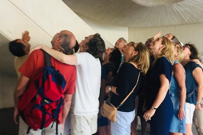 Walking tour through the old town with a Dutch-speaking city guide - FAQ