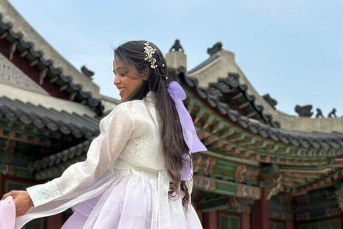 Walking Tour to Changdeokgung Palace with Korean dress Hanbok - Discovering Seoul’s History and Charm: A Walk Through Changdeokgung Palace in Hanbok