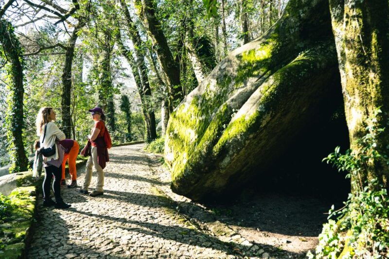 walking-tourpena-palace-moorish-castlequinta-da-regaleira
