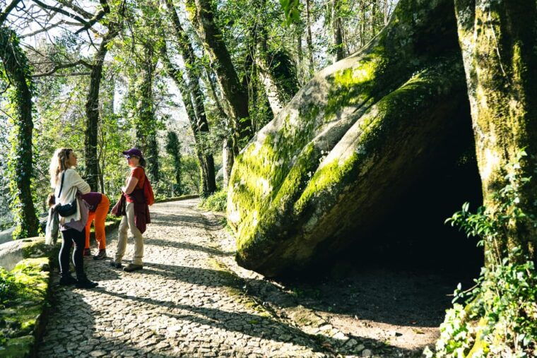 walking-tourpena-palace-moorish-castlequinta-da-regaleira