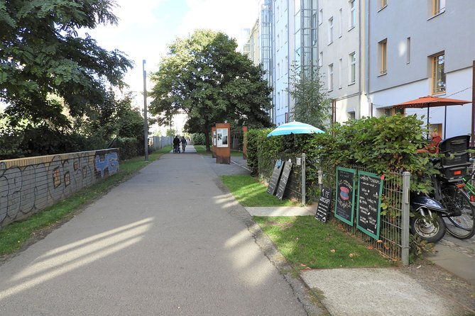 wall-tour-fates-love-stories-and-heroes