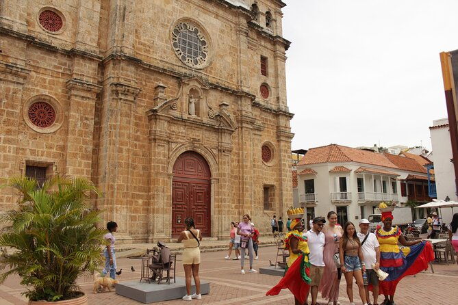 walled-cartagena-group-tour-with-live-audio-system