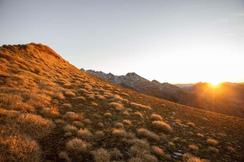Wanaka: Black Peak Helicopter Hike with Alpine Hut Stay - Key Points
