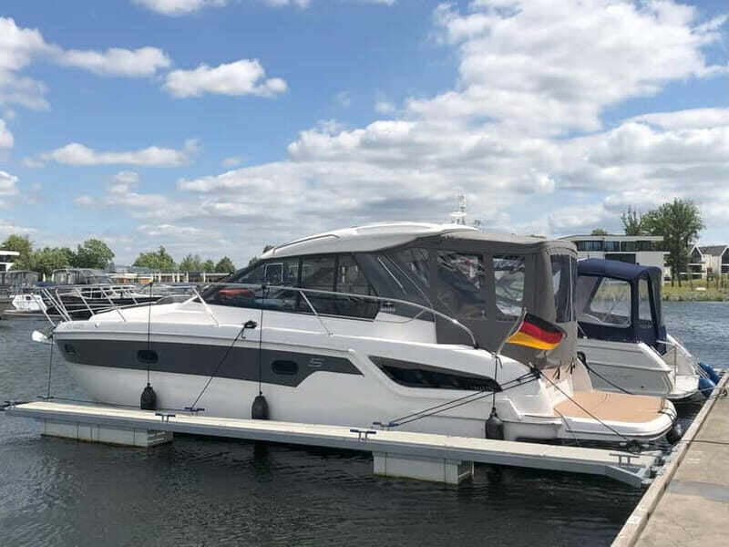 Waren (Müritz): Day cruise motor yacht with skipper - 8 hours - Waren (Müritz): Day cruise motor yacht with skipper - 8 hours