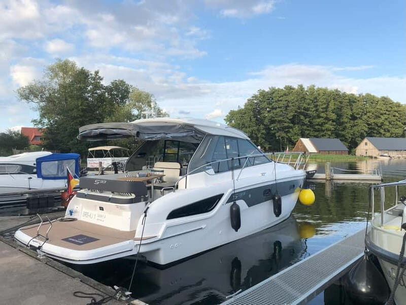 Waren (Müritz): Fun Cruise motor yacht with skipper - 4 hours - The Boat and Amenities