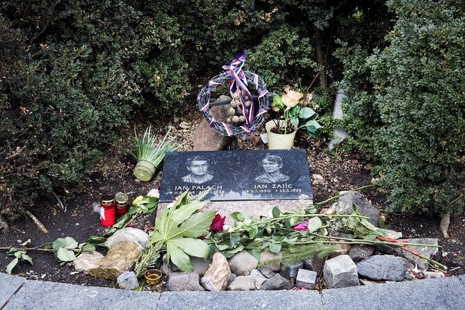 wars-and-totality-history-tour-in-prague