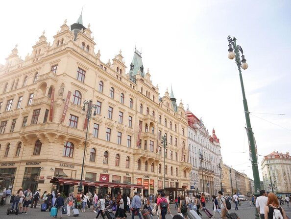 wars-and-totality-private-walking-tour-in-prague