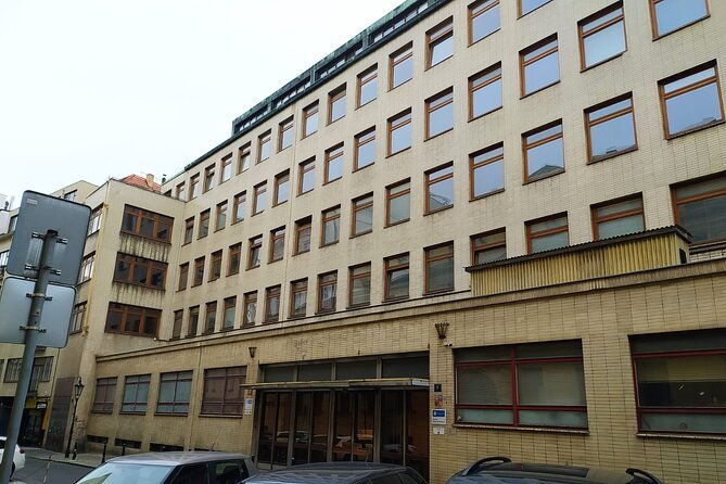 wars-and-totality-private-walking-tour-in-prague