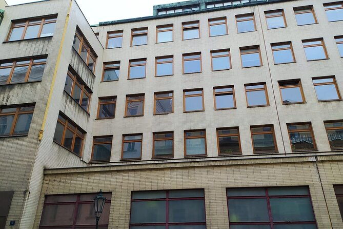 wars-and-totality-private-walking-tour-in-prague