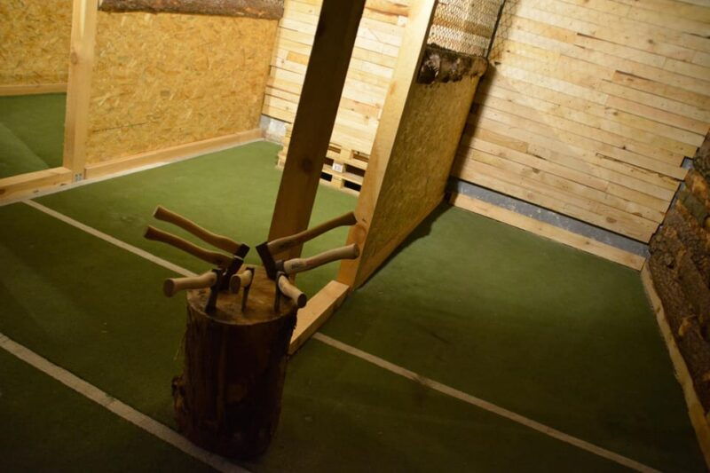 warsaw-axe-throwing-experience