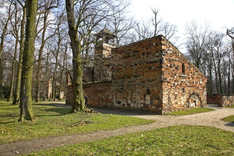 warsaw-full-day-outskirts-private-tour