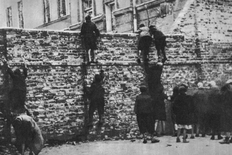 warsaw-ghetto-jewish-cemetery-polin-museum-private-tour