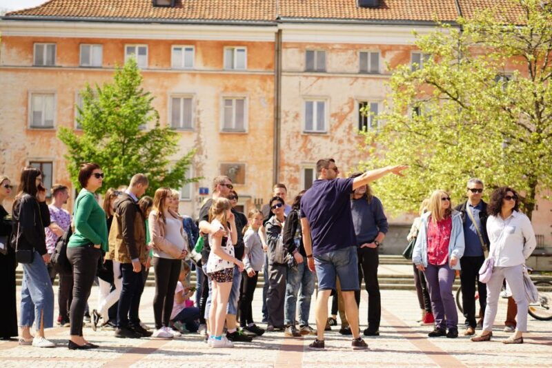warsaw-highlights-guided-retro-bus-tour