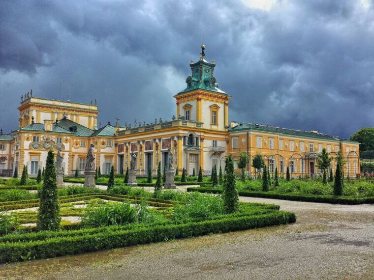 warsaw-highlights-of-old-new-town-private-guided-tour-2