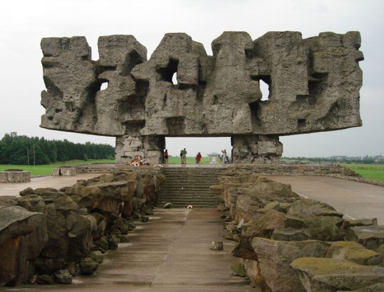 warsaw-majdanek-concentration-camp-lublin-day-trip-by-car