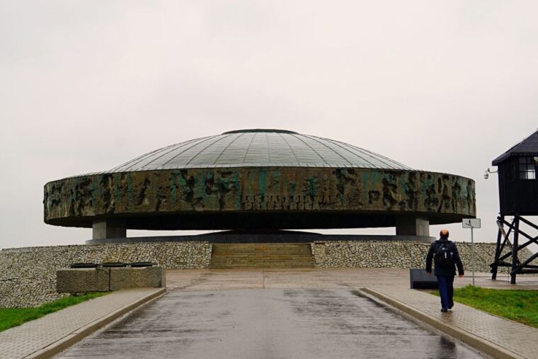 warsaw-majdanek-concentration-camp-lublin-guided-day-tour