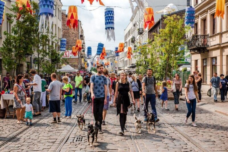 warsaw-praga-district-tour-with-vodka-museum-and-tasting