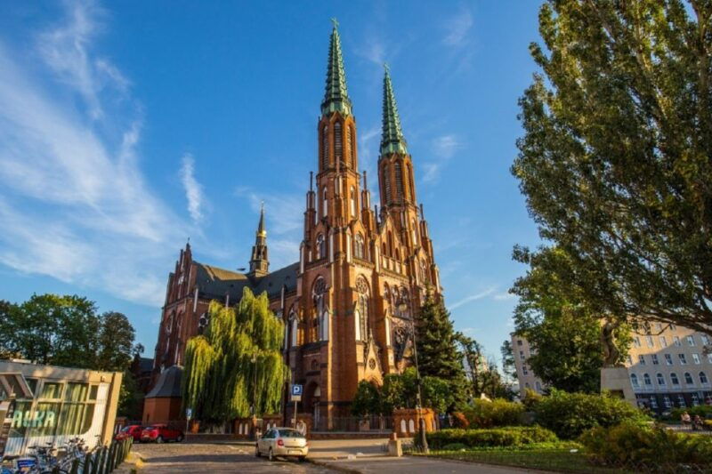 warsaw-praga-district-tour-with-vodka-museum-and-tasting