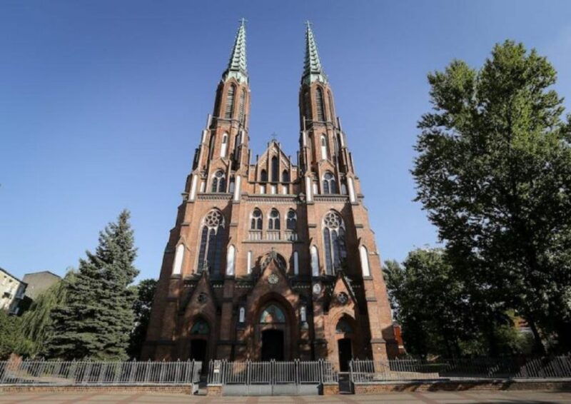 warsaw-praga-district-tour-with-vodka-museum-and-tasting