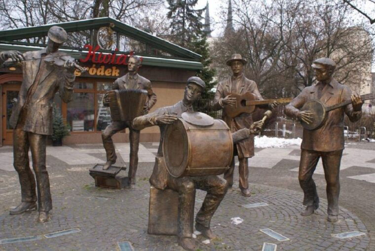 warsaw-praga-district-tour-with-vodka-museum-and-tasting