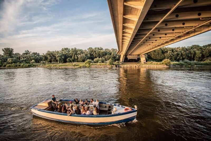 Warsaw: Private Cruise on a wooden boat - max. 12 pax - Who Is This Tour Best For?