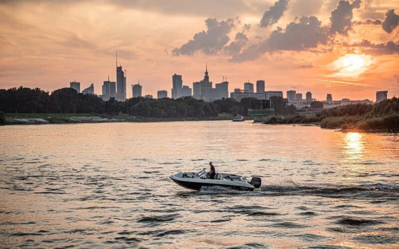 Warsaw: Sunset Vistula Cruise - 80s Vibes, Music & Prosecco - Introduction