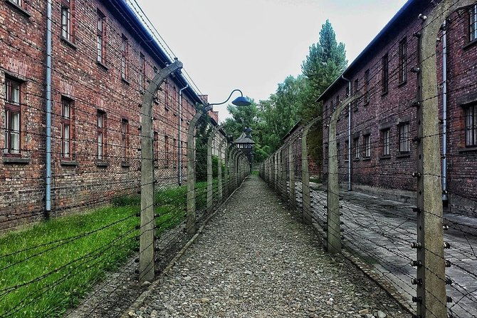 warsaw-to-auschwitz-and-krakow-old-town-full-day-trip-by-car