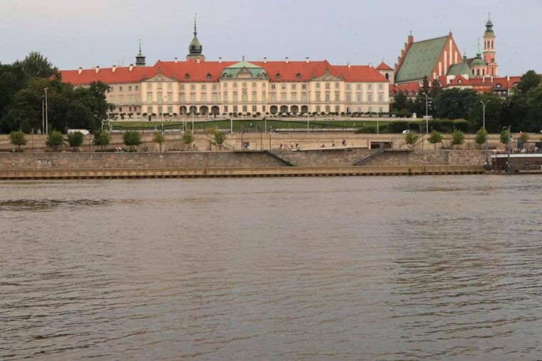 warsaw-vistula-river-cruise-with-your-music-city-views