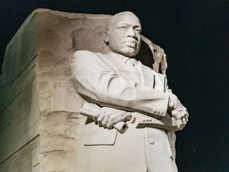 washington-dc-monuments-by-moonlight-nighttime-trolley-tour