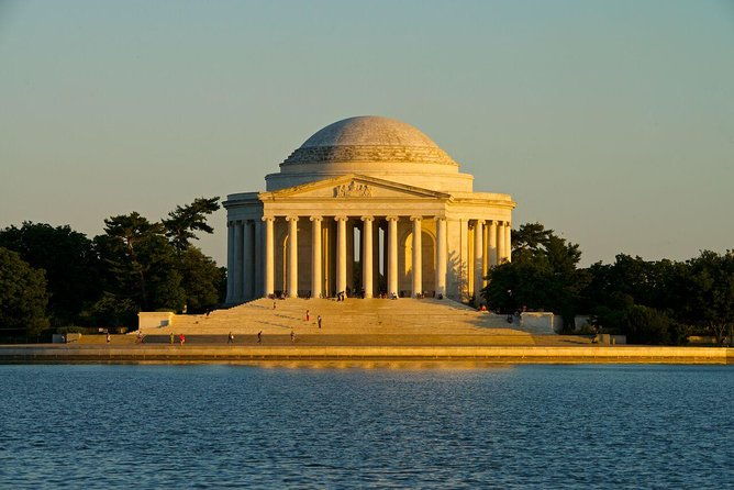 washington-dc-monuments-by-moonlight-tour-by-trolley
