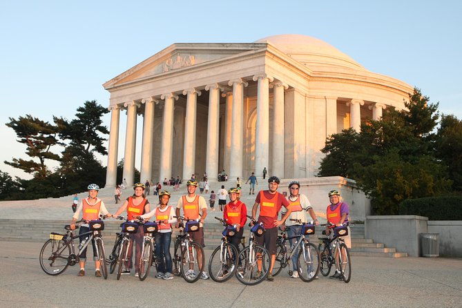 washington-dc-sites-at-night-guided-bicycle-tour