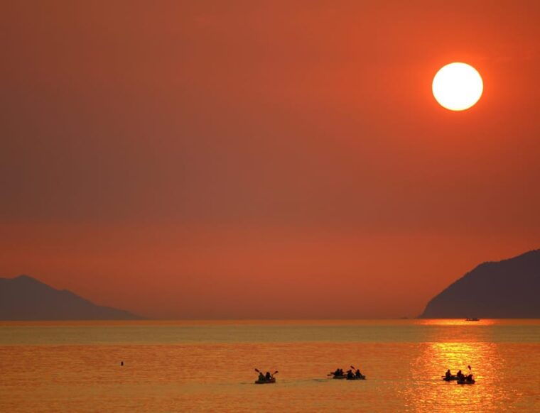 water-activity-kayak-tours-with-a-guide-cliff-jumping