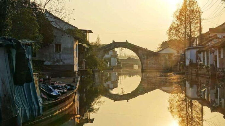 water-town-zhujiajiao-shanghai-boat-ridesightsbitessips
