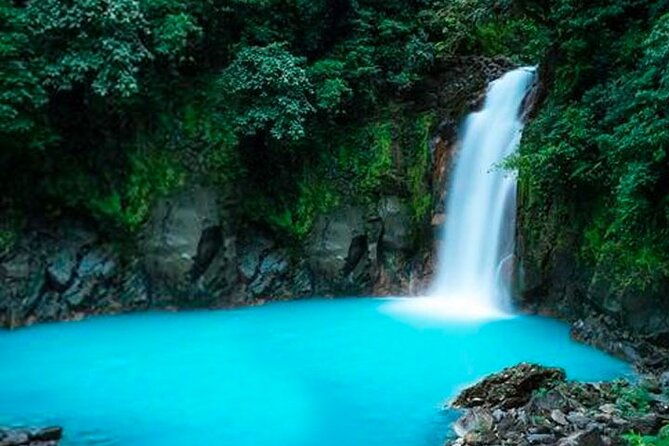 waterfall-blue-lagoon-full-day-tour-in-rio-celeste-costa-rica