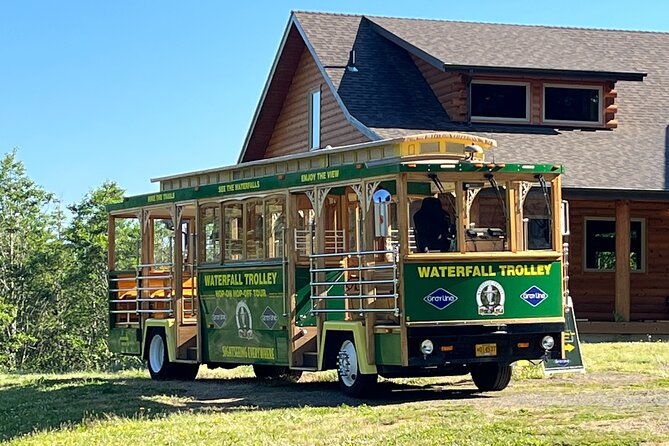 waterfall-hop-on-hop-off-trolley-tour-multnomah-falls-day-pass