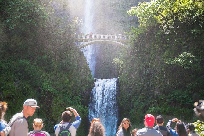 waterfall-hop-on-hop-off-trolley-tour-multnomah-falls-day-pass