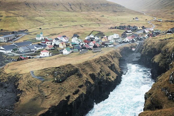 waterfall-tour-in-faroe-islands