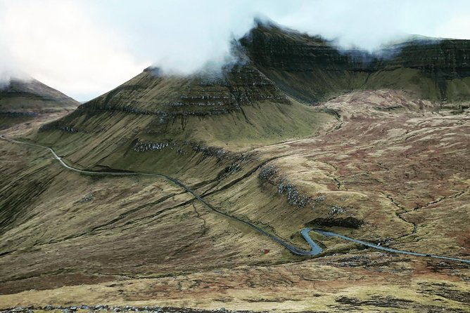 waterfall-tour-in-faroe-islands