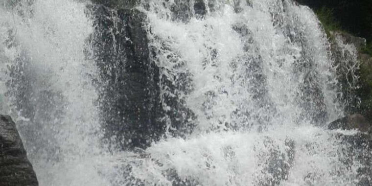 waterfalls-hunting-near-kandy