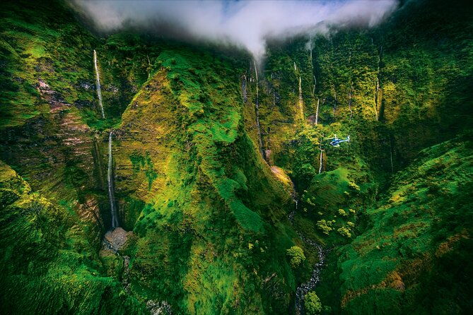 waterfalls-of-west-maui-and-molokai-helicopter-tour-2
