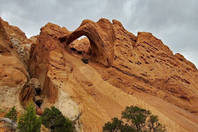 waterpocket-fold-offroad-tour-to-strike-valley-overlook