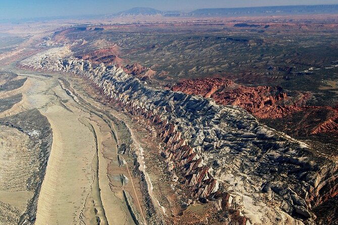 waterpocket-fold-offroad-tour-to-strike-valley-overlook