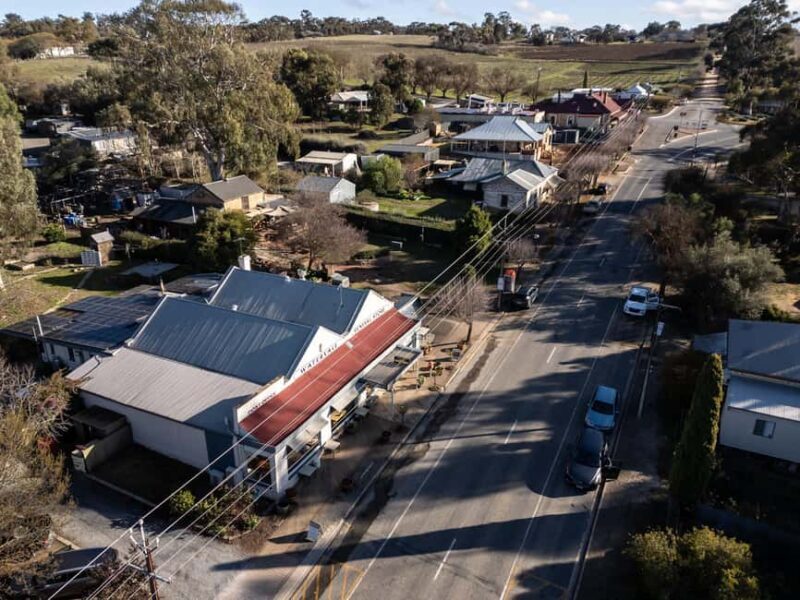 Watervale: Town History Walking Tour with Picnic & Wine - Tasting and Picnicking