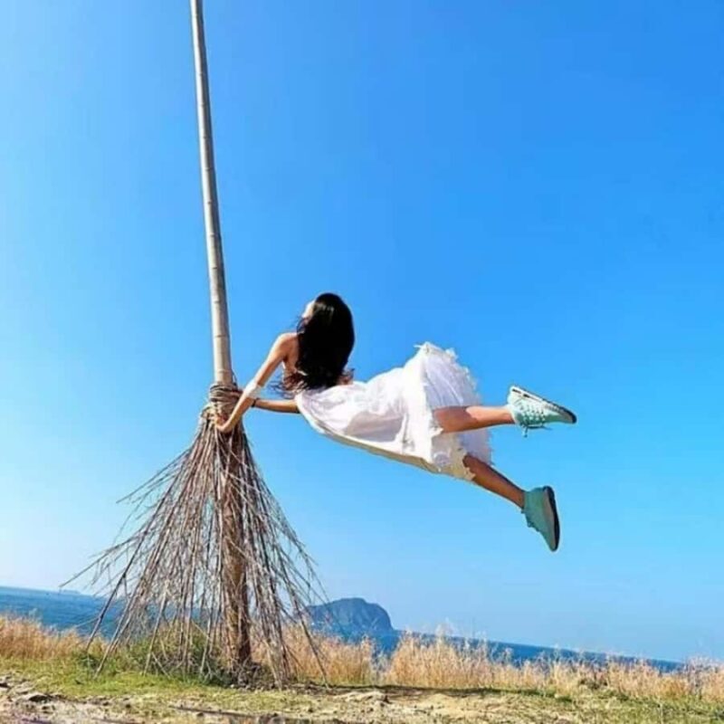 Waves and Wheels: A Coastal Day in Colorful Keelung - Key Points