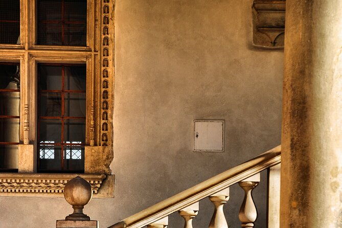 wawel-castle-and-cathedral-guided-walking-tour-in-krakow