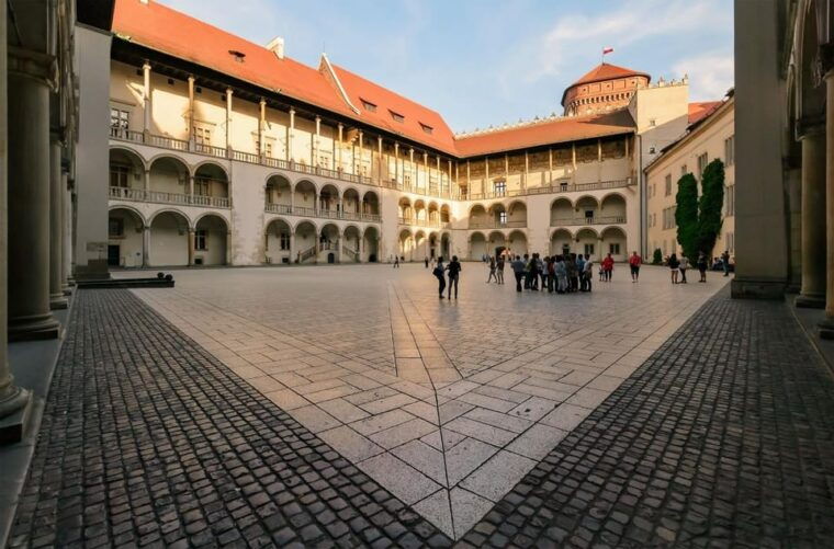 wawel-castle-old-town-mary-basilica-underground-museum