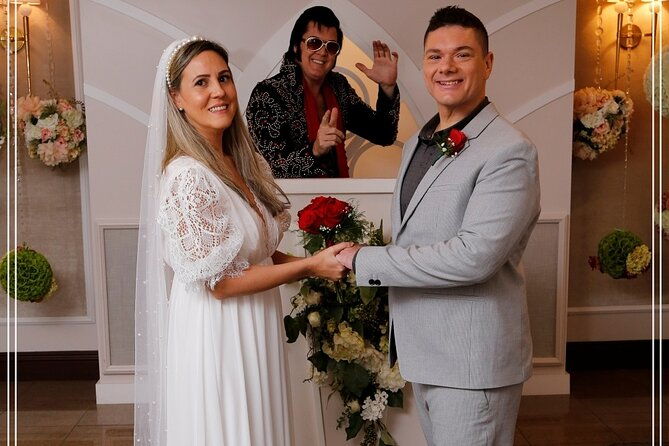 wedding-or-voting-renewal-in-las-vegas-with-elvis-and-limusine